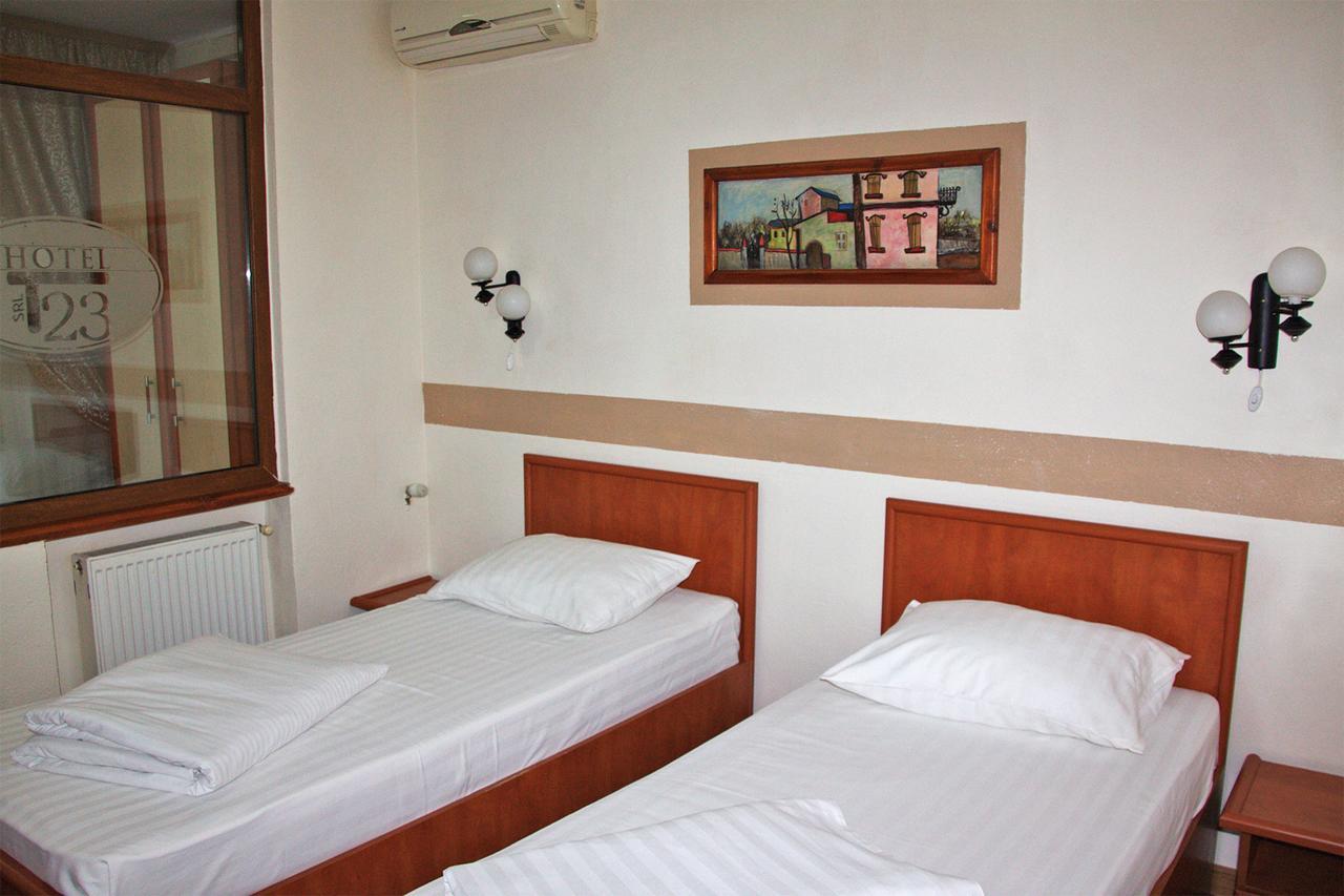 Hotel T23 Iasi Extérieur photo