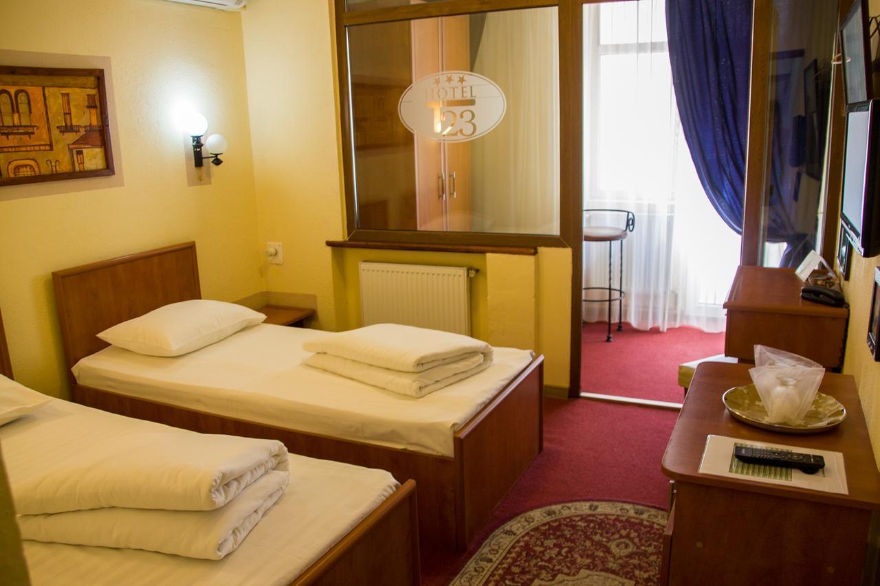 Hotel T23 Iasi Extérieur photo